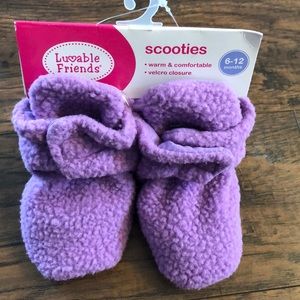 NWT fleece baby booties